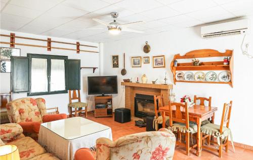 Utrera Casa | Cozy Home In Utrera With Swimming Pool