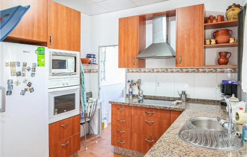 Utrera Casa | Cozy Home In Utrera With Swimming Pool