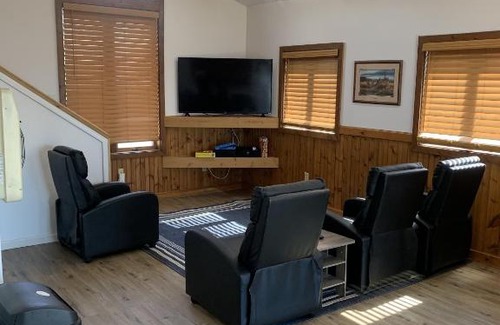 Au Gres Casa | Cozy Home Lake Huron with Loft 2 Bedroom 1 Bathroom
