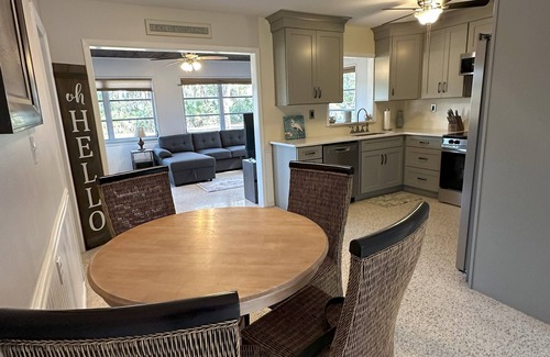 Crystal River Casa | Cozy Home large Yard , Pets OK , Room for boats , Boat Ramp, Great Location !!