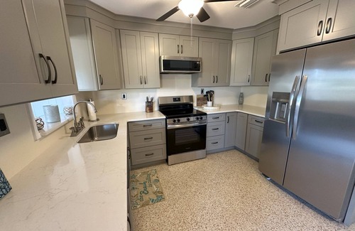 Crystal River Casa | Cozy Home large Yard , Pets OK , Room for boats , Boat Ramp, Great Location !!