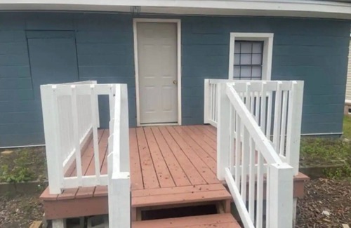 Mount Pleasant Casa | Cozy Home Mins Away from Beach.