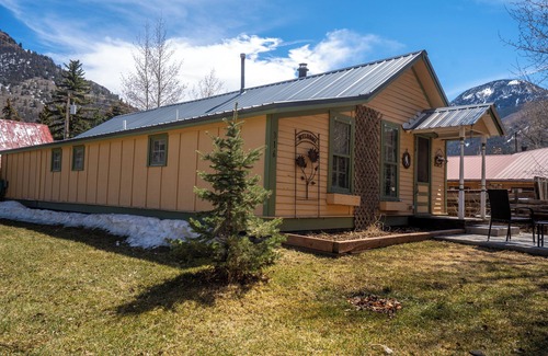 Lake City Casa | Cozy home near Alpine Loop in downtown Lake City. Off street parking available.