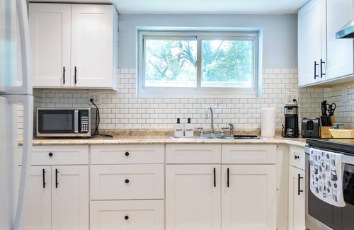 Sulphur Springs Casa | Cozy Home near Busch Gardens / Adventure Island / USF