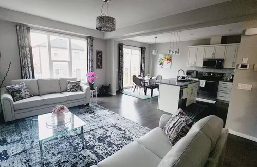 Calgary Casa | Cozy Home Near Calgary Airport