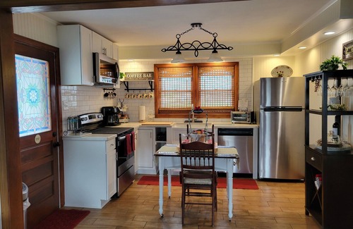 Ranson Casa | Cozy home near Casino, Breweries, Historical attractions, National Park & more