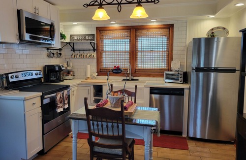 Ranson Casa | Cozy home near Casino, Breweries, Historical attractions, National Park & more
