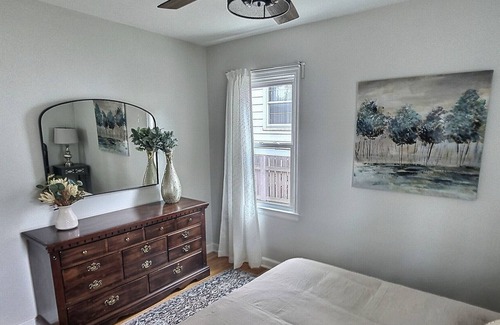 Milwaukee Casa | Cozy home near Froedtert & Children's Hospital! Quiet & friendly neighborhood!