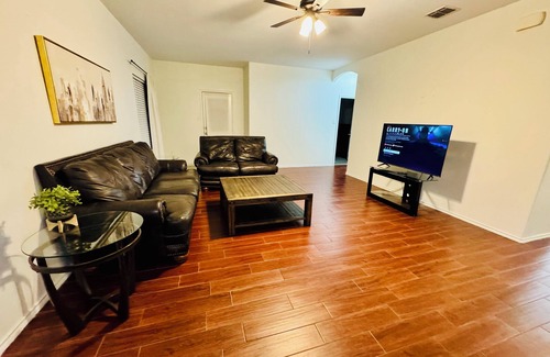 Hutto Casa | Cozy home, near Samsung,Dell Diamond and shopping centers.