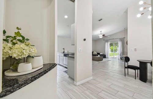 Oak Grove Casa | Cozy home near the Tampa Premium Outlets in the heart of Tampa!