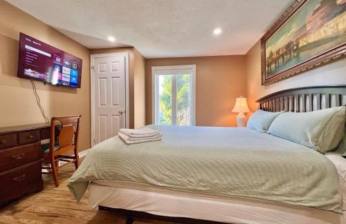 Richmond Hill Casa | Cozy Home Near Transit & Hillcrest Mall with Free Parking