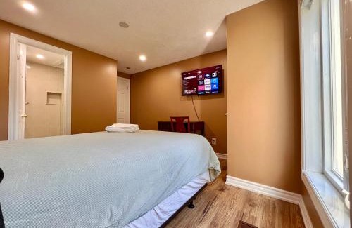 Richmond Hill Casa | Cozy Home Near Transit & Hillcrest Mall with Free Parking