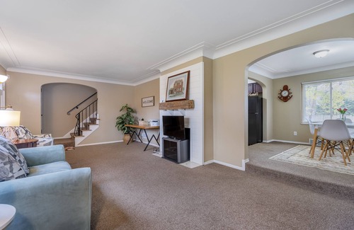 Ottawa Casa | Cozy home near university, Pet-Friendly & Family-Friendly Neighborhood