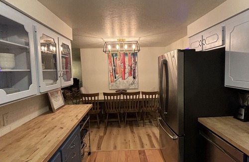 South Salt Lake Casa | Cozy home near the mountains that allows you to enjoy all Utah has to offer!