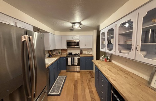 South Salt Lake Casa | Cozy home near the mountains that allows you to enjoy all Utah has to offer!