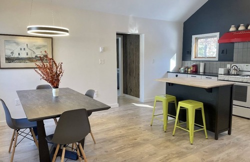Saugerties Cabaña | Cozy home near Woodstock/Saugerties. Pets welcome!