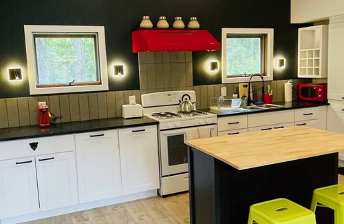 Saugerties Cabaña | Cozy home near Woodstock/Saugerties. Pets welcome!