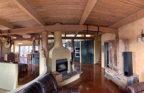 Central Okanagan Casa | COZY Home Oasis: Relax and Explore!