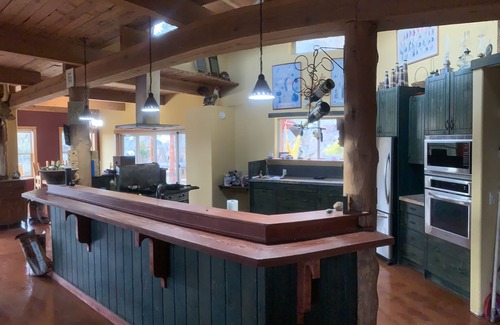 Central Okanagan Casa | COZY Home Oasis: Relax and Explore!
