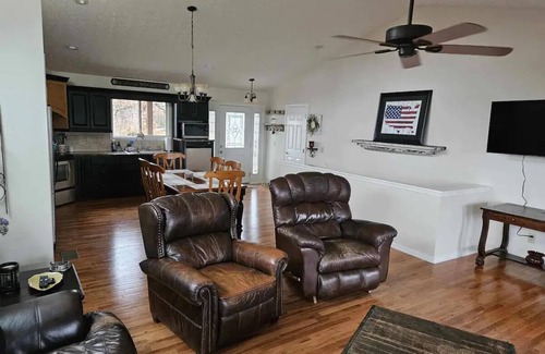 Nancy Casa | Cozy home offers beautiful views of Lake Cumberland overlooking Conley Bottom