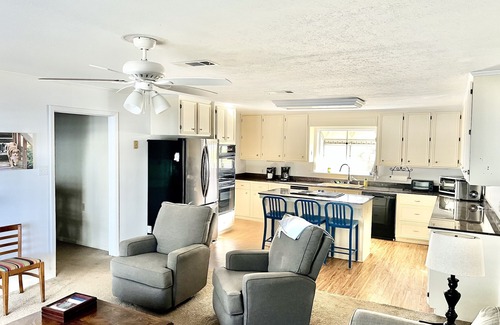 Ferriday Casa | Cozy home on Lake St. John. Pet friendly. Perfect for families and hunters.