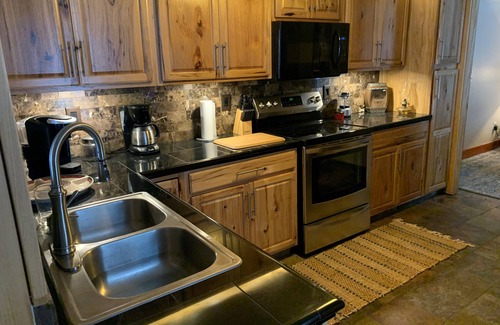 Little Suamico Casa | Cozy home on the bay with sand beach and beautiful sunrises!🌅