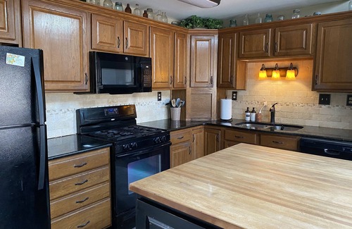 Independence Casa | Cozy Home outside Independence City Limits! 3 beds and 2 baths. Close to all!