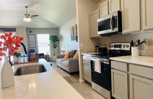 Lubbock Casa | Cozy home # Safe Neighborhood & Pet Friendly