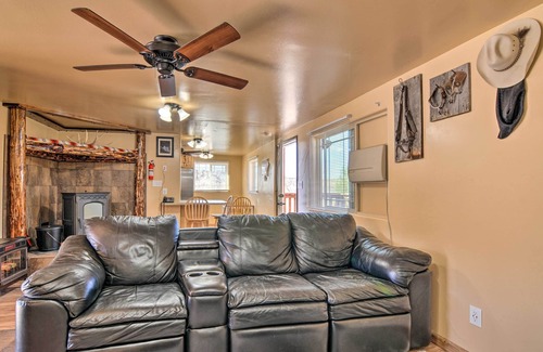 Henrieville Casa | Cozy Home w/ Canyon Views: 2 Mi to Grand Staircase