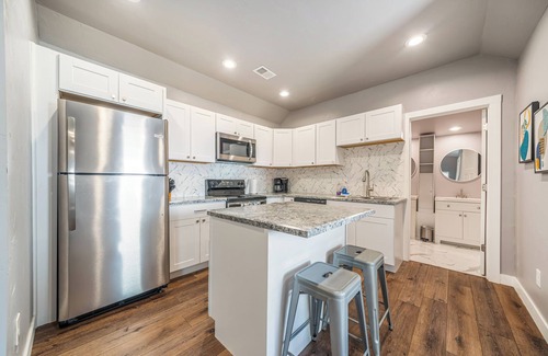 Menasha Casa | Cozy Home w/ Large Yard Near Appleton & Neenah