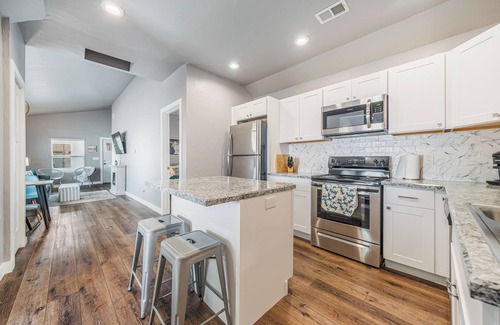 Menasha Casa | Cozy Home w/ Large Yard Near Appleton & Neenah