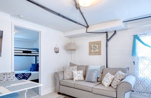 Miller Southside Casa | Cozy home walking distance to the VT Lane stadium.