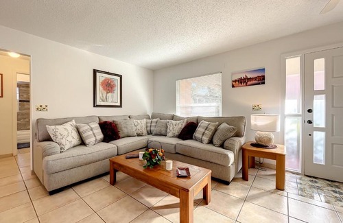 New Smyrna Beach Casa | Cozy home with 1-car garage within walking distance to the beach. 836C