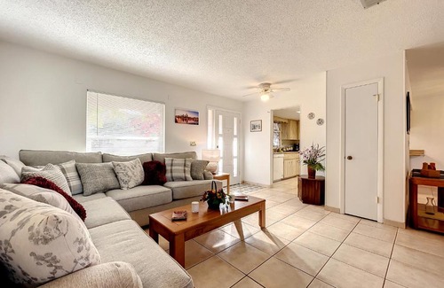 New Smyrna Beach Casa | Cozy home with 1-car garage within walking distance to the beach. 836C