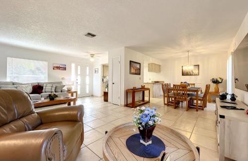 New Smyrna Beach Casa | Cozy home with 1-car garage within walking distance to the beach. 836C