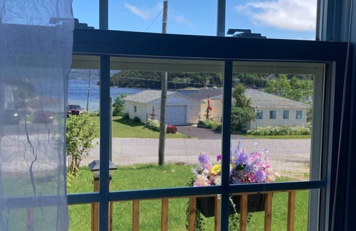Norris Point Cabaña | Acogedora casa con una hermosa vista
