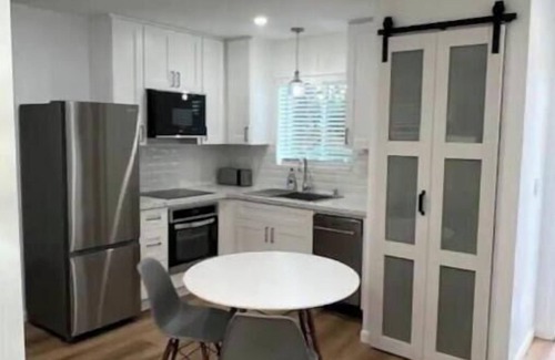 Clairemont Condominio | Cozy Home with AC & Premium Amenities Near the Stunning Pacific Beach