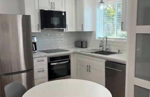 Clairemont Condominio | Cozy Home with AC & Premium Amenities Near the Stunning Pacific Beach