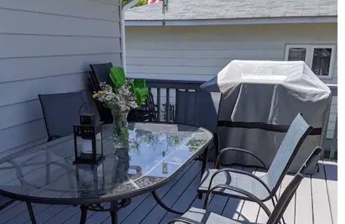 Wasaga Beach Casa | Cozy home with all the amenities you need, just 1min walk from a beautiful beach