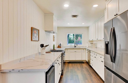 Yuba City Casa | Cozy Home with Big Yard, Games, Fire Pit, Dogs OK