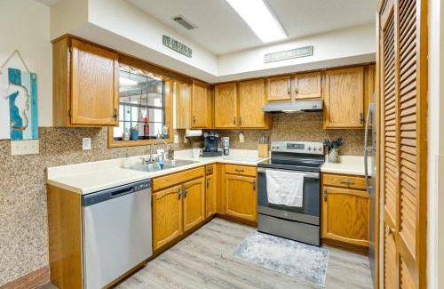 Sunset Beach Casa | Cozy Home with Fenced Backyard in Sunset Beach!