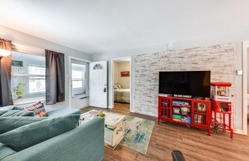 Twin Lakes Casa | Cozy Home with Fire Pit 2 Blocks to Lake Mary!