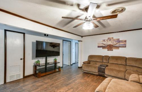 Amarillo Casa | Cozy Home with Fire Pit Drive to Palo Duro Canyon!