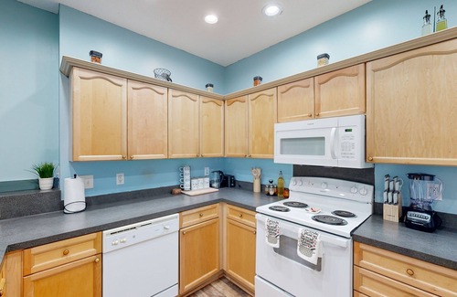Goose Creek Casa | Cozy home with fireplace,gas grill,netflix and dog friendly