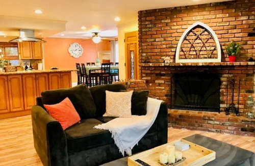 Belmont Heights Casa | Acogedora casa con chimenea, a pie de playa, ubicación perfecta + estacionamiento gratuito