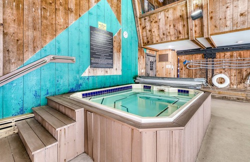 Wilmington Casa | Cozy home with large deck, views, pool table & pools