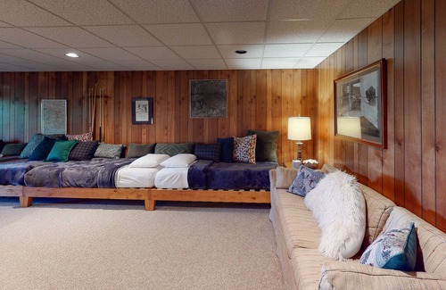 Wilmington Casa | Cozy home with large deck, views, pool table & pools