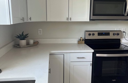 Newport Casa | Cozy home with Mountain Views! Pet friendly!