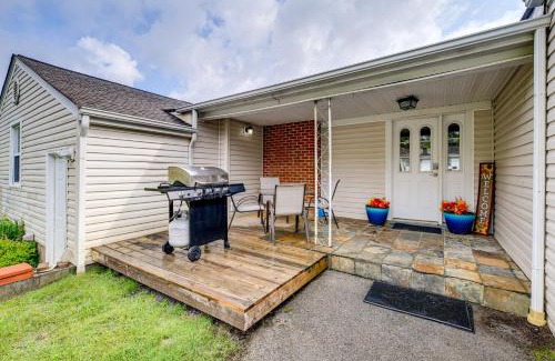 Bristol Casa | Cozy Home with Spacious Yard 2 Mi to Dtwn Bristol