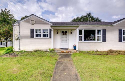Bristol Casa | Cozy Home with Spacious Yard 2 Mi to Dtwn Bristol